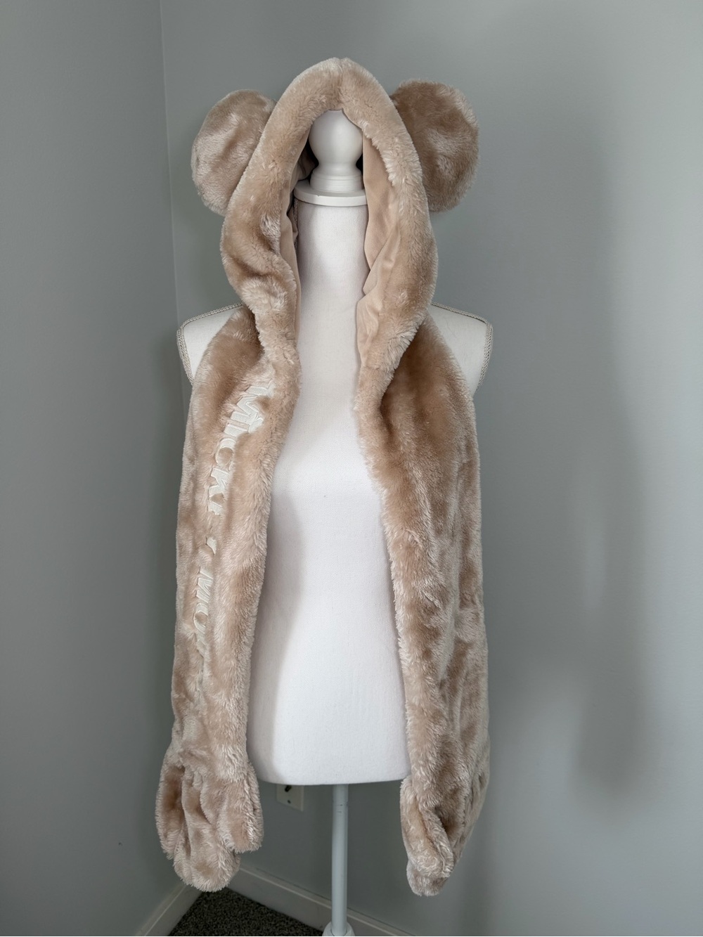Tokyo Disney Resort Mickey hooded scarf with mittens, beige – like new